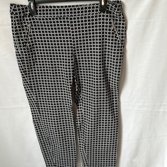 Soho Gingham Cropped Pants - Picture 1 of 13